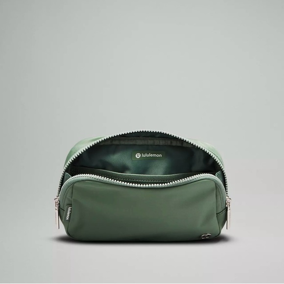 Everywhere Belt Bag - Picture 4 of 5